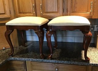 (2) STANLEY FURNITURE Queen Anne Vanity Bench Stools Cherry Wood Ivory Padded 20” 2