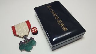 Japanese Wwii Order Of The Rising Sun 7th Class Enameled With Rosette And Case