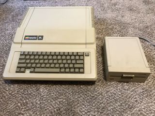 Vintage Apple Iie Computer System,  Floppy Disk Drive