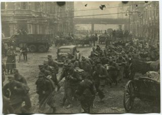 Wwii Large Size Press Photo: Hoards Of German Captive Soldiers In Berlin Center