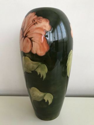 Moorcroft Vintage Mid Century Hibiscus Flowers Patter Vase 31,  5 cm.  / 12,  8 inch. 2