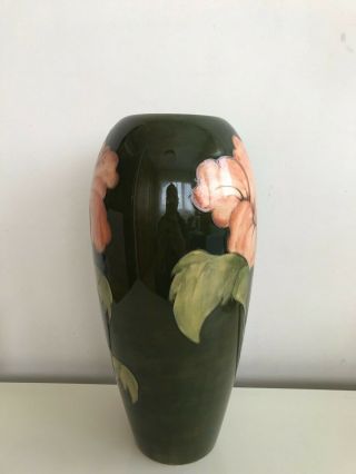Moorcroft Vintage Mid Century Hibiscus Flowers Patter Vase 31,  5 cm.  / 12,  8 inch. 3