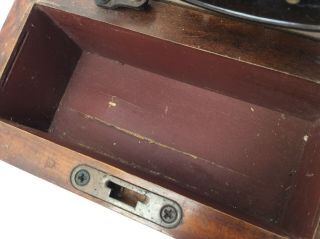 Vintage Singer Electric Sewing Machine Model 201K with Storage Case 10