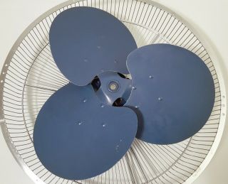 LAKEWOOD HV - 18 VINTAGE ELECTRIC FAN 18 