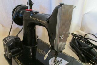 Vintage Red S 1960 Singer Featherweight Sewing Machine Model 221K w/case,  extra 6