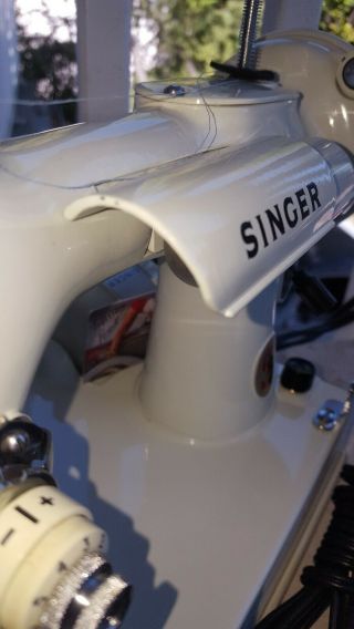 Vintage 221 Featherweight Singer White Sewing Machine w/Case/key/attachments 5