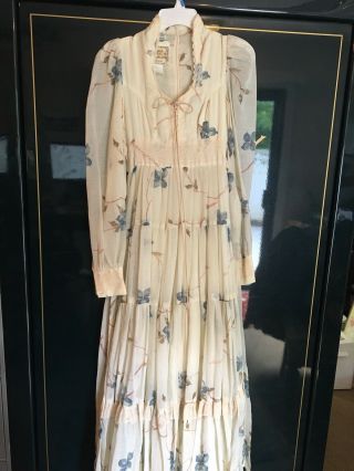 Vintage Gunne Sax Dress By Jessica Size 5 - Ivory With Pale Blue Blossoms.