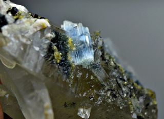 215 CT Rare Alkali BERYL Rosterite Crystal on Cross shape Quartz Crystal@Afghan 10
