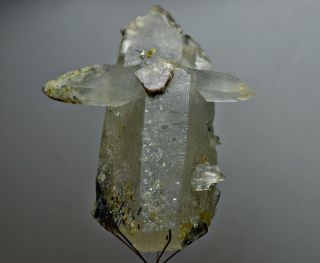 215 CT Rare Alkali BERYL Rosterite Crystal on Cross shape Quartz Crystal@Afghan 4