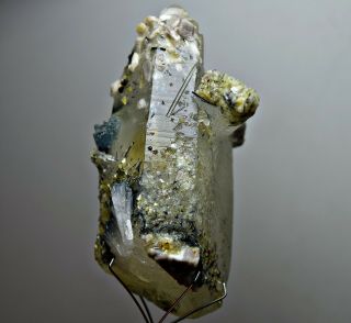215 CT Rare Alkali BERYL Rosterite Crystal on Cross shape Quartz Crystal@Afghan 5