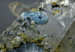 215 CT Rare Alkali BERYL Rosterite Crystal on Cross shape Quartz Crystal@Afghan 7