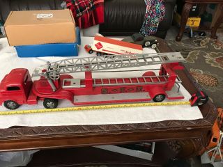 Vintage Structo Toys Snub Nose Aerial Fire Ladder Truck 29 Inches Pressed Steel