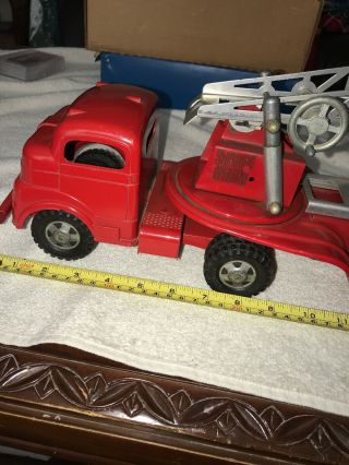 Vintage Structo Toys Snub Nose Aerial Fire Ladder Truck 29 Inches Pressed Steel 2