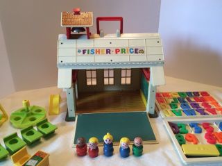Vtg Fisher Price Little People Play Family 923 School House Playground Figures