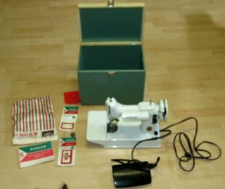 Vintage Singer White 221k Featherweight Sewing Machine & Green Case