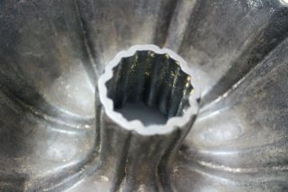 VTG Cast Iron Bundt Fluted Cake Mold Baking Pan 10 