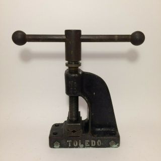 Vintage Toledo No 0 Pipe Vise / Well Diggers Vise