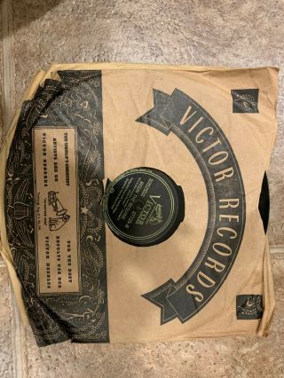 Vintage Record Storage with 42 gramophone records from 1930 or 1940. 8