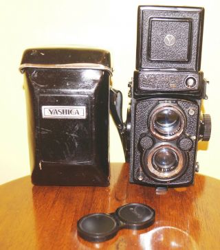 Vintage Yashica Mat - 124 G Medium Format Tlr Camera W/ 80mm F/3.  5 Yashinon Lens