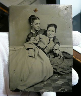 Affectionate Women Holding Hands Antique 1/4 Plate Tintype Photo Vintage Ladies 6