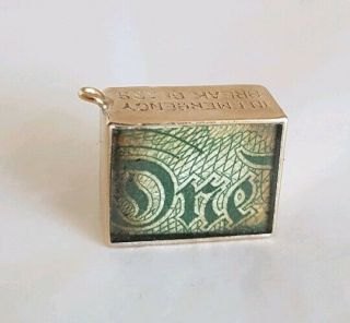 Vintage 9ct Yellow gold novelty charm/ fob pendant.  Containing a one pound note 6