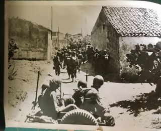 Group Of 5 Vintage Ww2 Press Photos - Sicily Combat,  Dead In Streets Some Captions