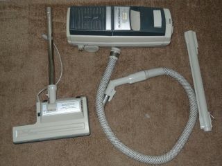 Vintage Electrolux Le Canister Vacuum With Omni - Flow Attachment
