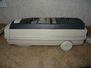 Vintage Electrolux LE Canister Vacuum With Omni - Flow Attachment 8