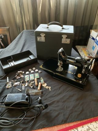 Vintage 1939 Singer 221 Featherweight Sewing Machine Af263840 Case & Accessories