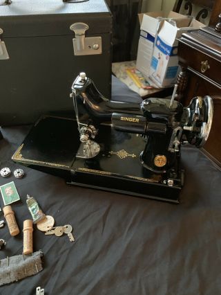 Vintage 1939 Singer 221 Featherweight Sewing Machine AF263840 Case & Accessories 2