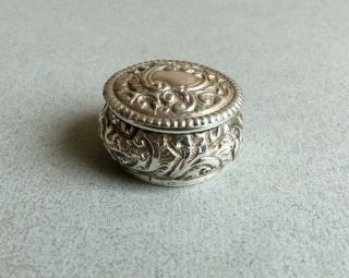 Small 1898 ANTIQUE EMBOSSED HM STERLING SILVER POT rogue pill snuff CS FS box 3