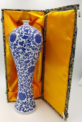 Chinese Blue and White Meiping Kangxi porcelain Vase 20 th century 3