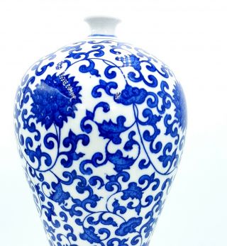 Chinese Blue and White Meiping Kangxi porcelain Vase 20 th century 4