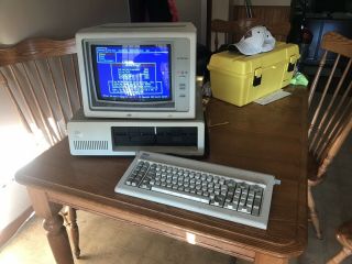Vintage 1981 Ibm 5150computor With Screen And Keyboard.