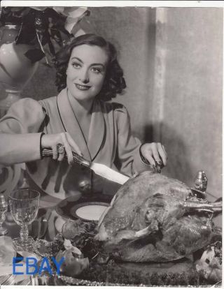 Joan Crawford Cuts Turkey Happy Thanksgiving 1936 Vintage Photo