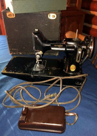 Vintage Singer Featherweight Sewing Machine W/black Case,  Pedal And Accessories
