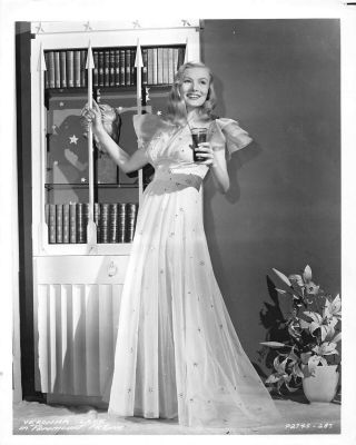 Veronica Lake Gorgeous Vintage C.  1942 Paramount Pictures Glamour Pinup Photo