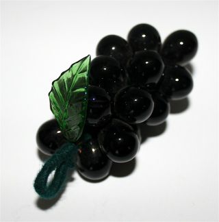 GRAPE CLUSTERS LOVELY VINTAGE SET 4 GLASS CLUSTERS 3 PURPLE/1 GREEN SMALL GRAPES 7