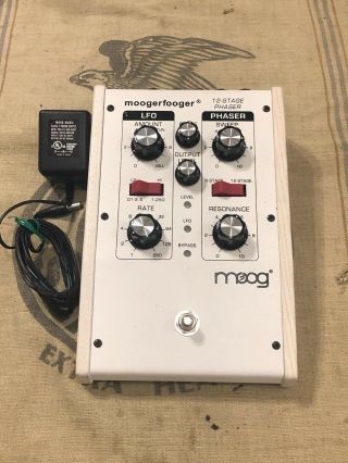Moog Moogerfooger Mf - 103 12 - Stage Phaser Guitar Pedal Rare Lunar White