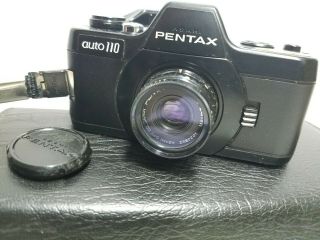 Pentax Auto 110 Film Camera W/ 24mm F/2.  8 lens Case Manuals AF100P Flash Vintage 4