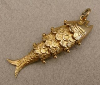 Good Vintage 9ct Gold Large Articulated Fish Charm / Pendant.  1973