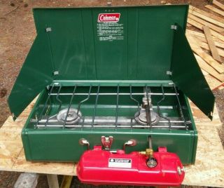 Vintage Coleman 413 G Two Burner White Gas Camp Stove 1/79 Once