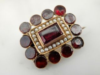 A VICTORIAN ANTIQUE 9 CT GOLD GARNET AND SEED PEARL BROOCH 3