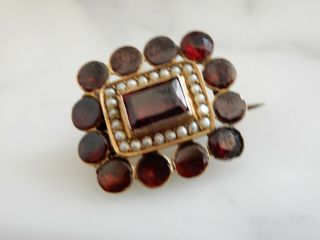 A VICTORIAN ANTIQUE 9 CT GOLD GARNET AND SEED PEARL BROOCH 4
