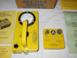 Vintage Civil Defense Radiation Detection Kit CD V - 777 - 2 5