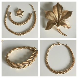 Vintage Crown Trifari 1950s Brushed Goldtone Bridal Set Necklace Brooch Bracelet