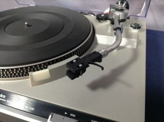 Vintage Technics SL - 220 Turntable w/ Shure Premier Cartridge GREAT 3