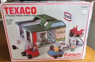 Vintage Playskool 44272 Texaco Service Gas Station/car Wash.  (4696)