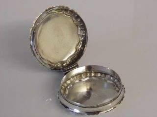 AN EXQUISITE VINTAGE DUTCH SOLID SILVER HINGED TOP SNUFF TOBACCO BOX 7