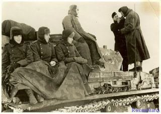Press Photo: Harsh Duty Bundled German Troops On Panzer Tank In Winter; 1942